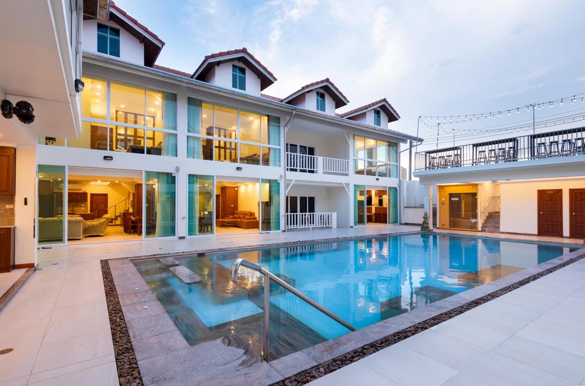 Pratamnak Luxury Resort Pattaya
